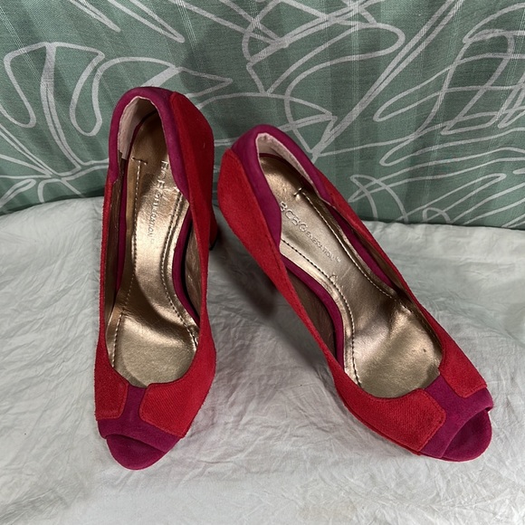 BCBGeneration BCBG Jodeci Raspberry Open Toe Platform PUMPS - Picture 3 of 8